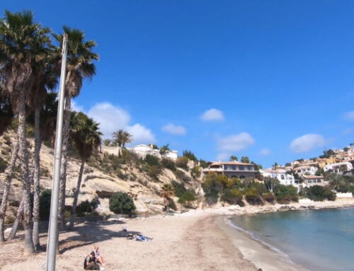 Discover Playa Puerto Blanco in Calpe